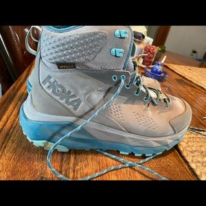 Hoka Kaha Hiking Boots
